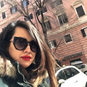 Meet your Posher, Negar